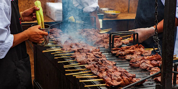 Anticucho: Icono de la Gastronomía Peruana con Corazón