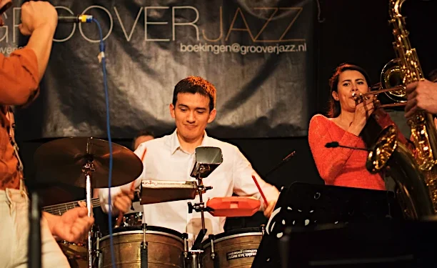 Ernesto: Ciencia, Pasión y Ritmos Peruanos en los Países Bajos